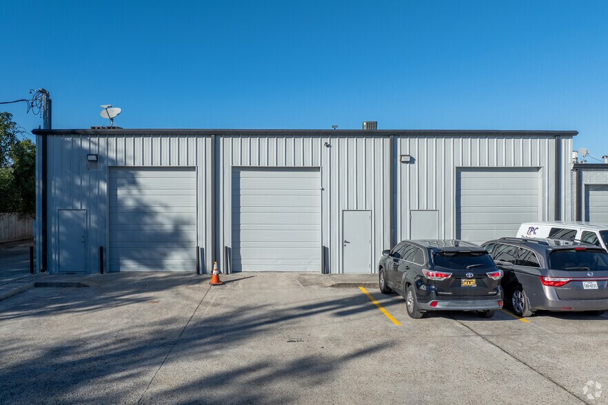 More Photos Of 8700 Long Point Rd, Houston Unknown For Lease