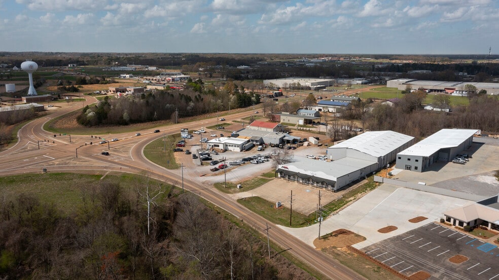 More Photos Of 148 Weisenberger Rd, Madison Flex For Lease