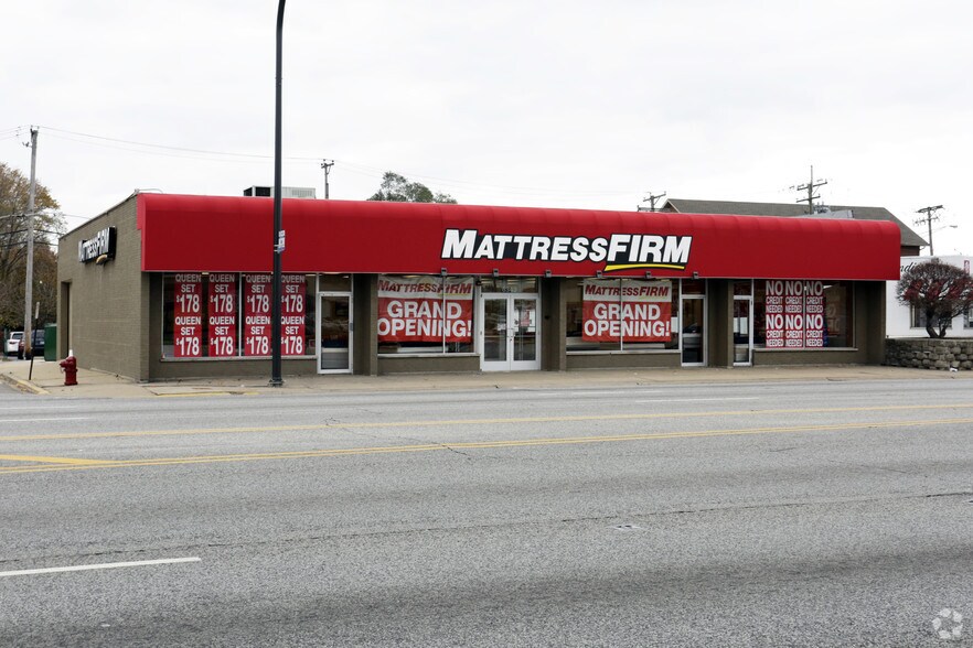 Primary Photo Of 6343-6345 W 95th St, Oak Lawn Freestanding For Lease