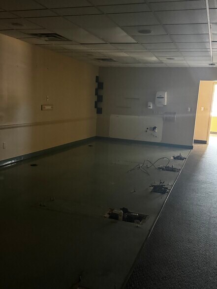 More Photos Of 6503-6515 Campbell Blvd, Pendleton General Retail For Lease