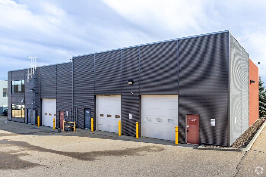 More Photos Of 7327 Roper Rd NW, Edmonton Flex For Lease