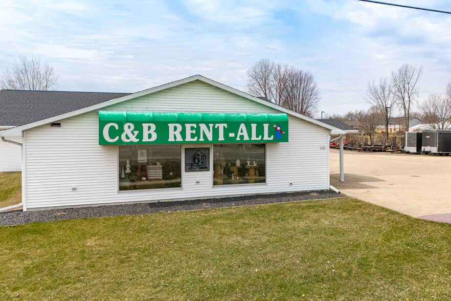 More Photos Of 1375 N Shawano St, New London Flex For Sale