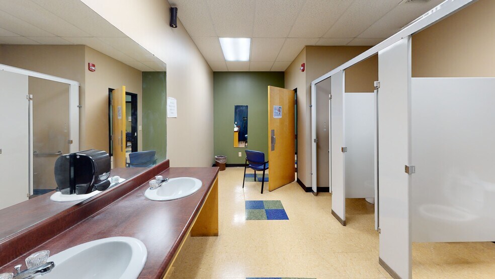 More Photos Of 950 Starvue Dr NW, Cleveland Office For Sale