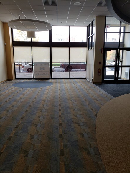 More Photos Of 1500 Main St, Springfield Medical For Lease