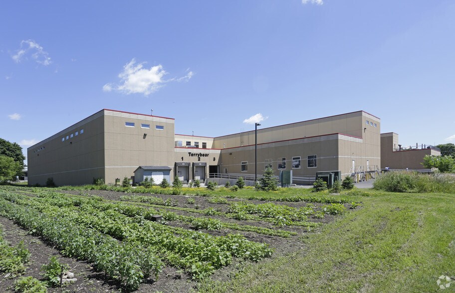 Primary Photo Of 946 Pierce Butler Rt, Saint Paul Light Distribution For Sale