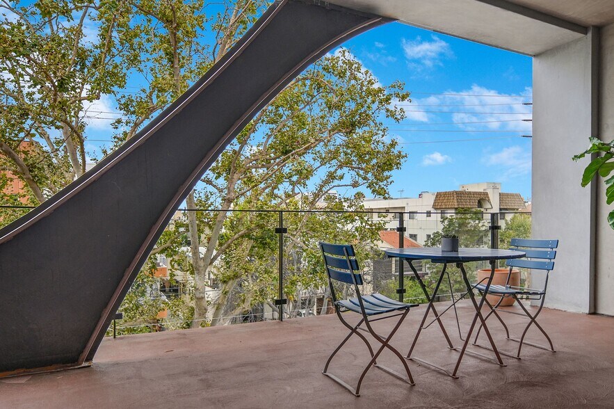 More Photos Of 1946 Overland Ave, Los Angeles Apartments For Sale
