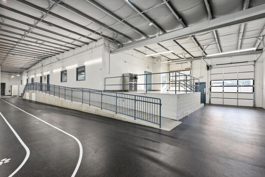 More Photos Of 1508 Moran Rd, Sterling Flex For Sale