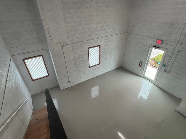 More Photos Of 12871 Suzanne, Hobe Sound Light Manufacturing For Lease