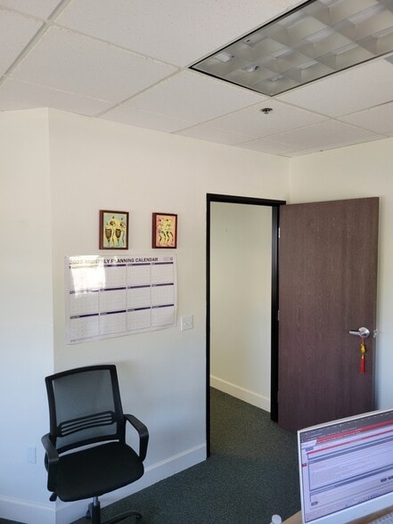 More Photos Of 2600 Foothill Blvd, La Crescenta Office For Lease
