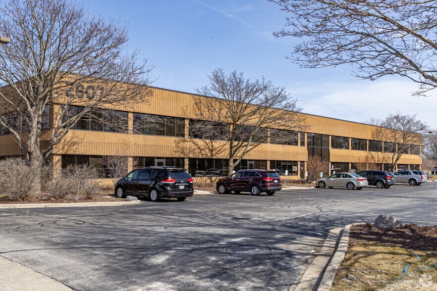 More Photos Of 2607 N Grandview Blvd, Waukesha Office For Lease