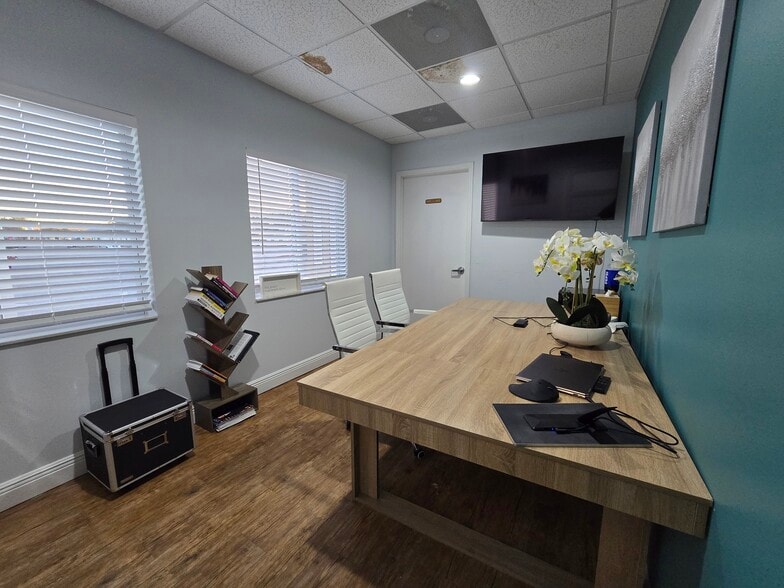 More Photos Of 13131 Kings Lake Dr, Gibsonton Medical For Lease