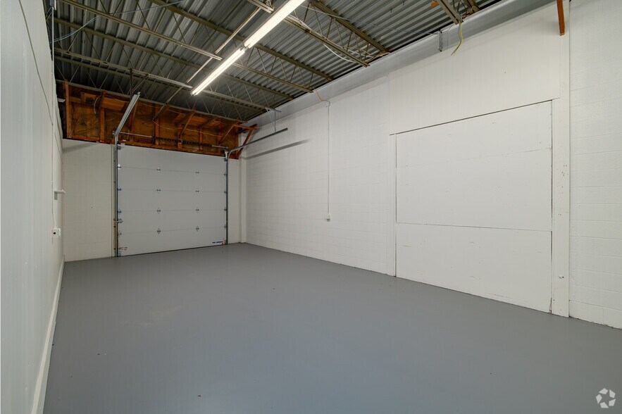 More Photos Of 2700-2740 N Graham St, Charlotte Light Distribution For Lease