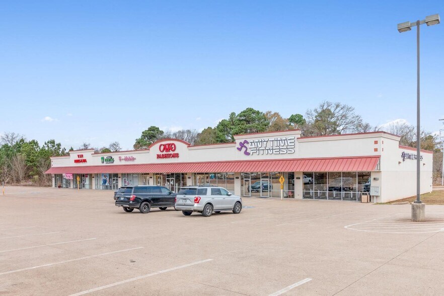More Photos Of 1101 Stone St, Kilgore General Retail For Lease