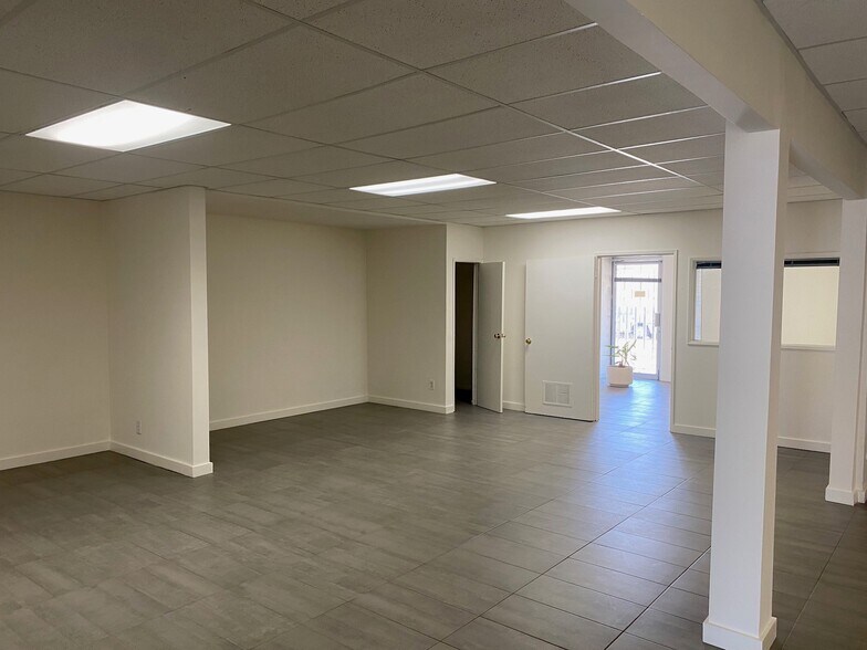 More Photos Of 7225 Alabama Ave, Canoga Park Office For Lease