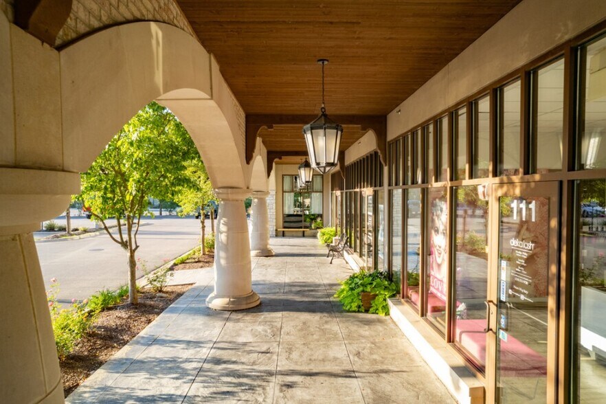 More Photos Of 840 S Waukegan Rd, Lake Forest Storefront Retail Office For Lease