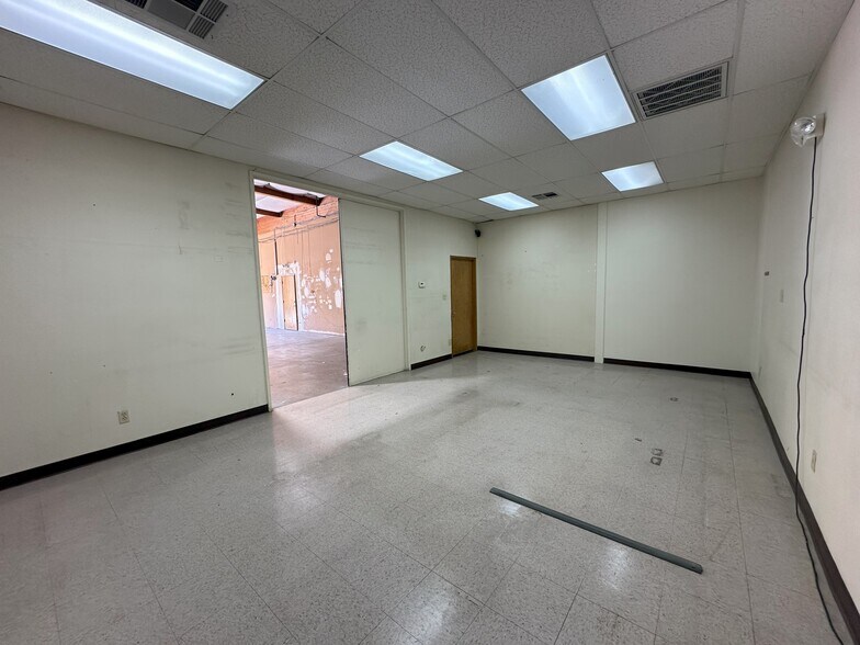 More Photos Of 7746 Lorraine Ave, Stockton Service For Lease