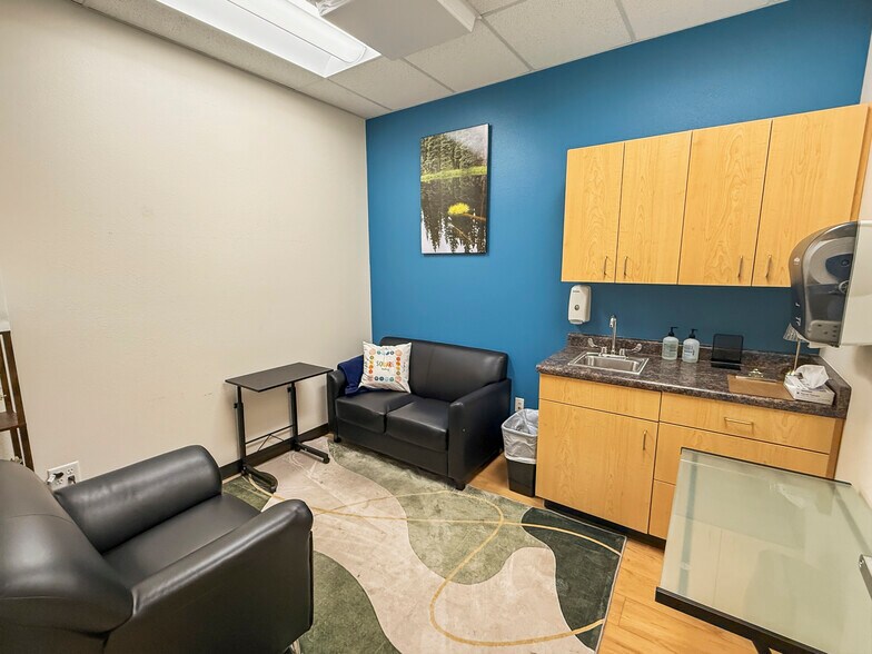 More Photos Of 308 Main St, Olathe Medical For Lease
