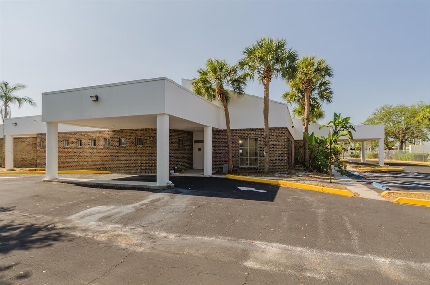 More Photos Of 4650 N Dixie Hwy, Oakland Park Medical For Lease