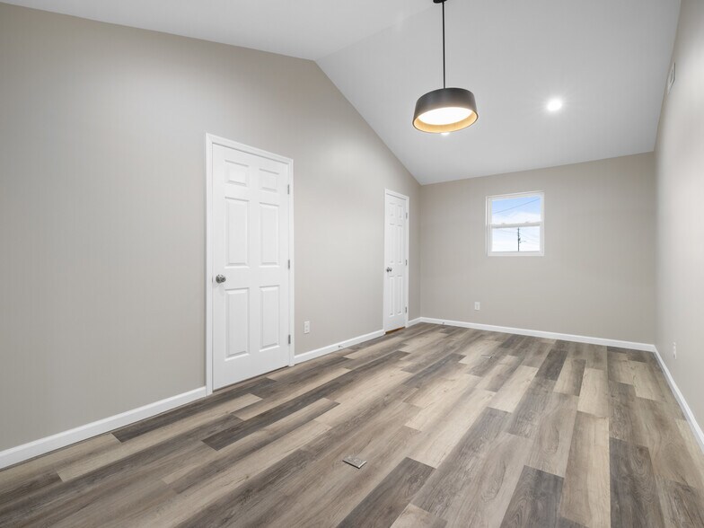 More Photos Of 3261 New Bern Hwy, Jacksonville Light Distribution For Lease