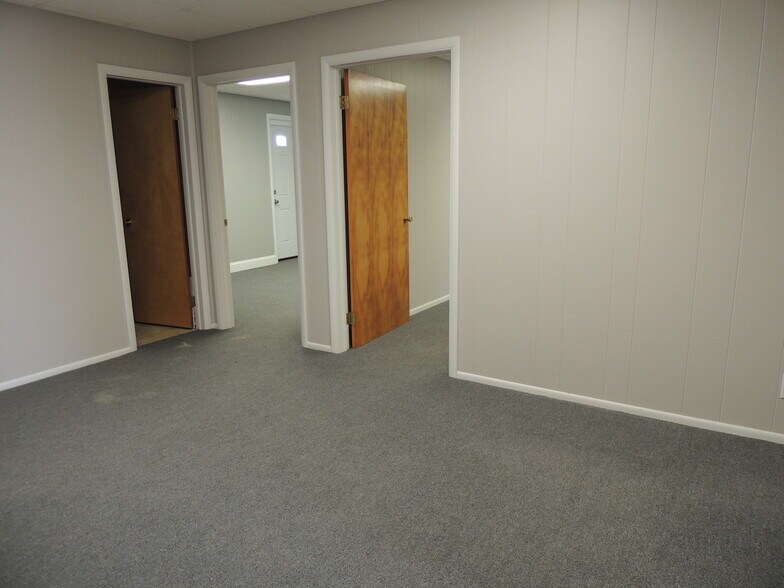 More Photos Of 1608 Lincolnway, Valparaiso Storefront Retail Office For Lease