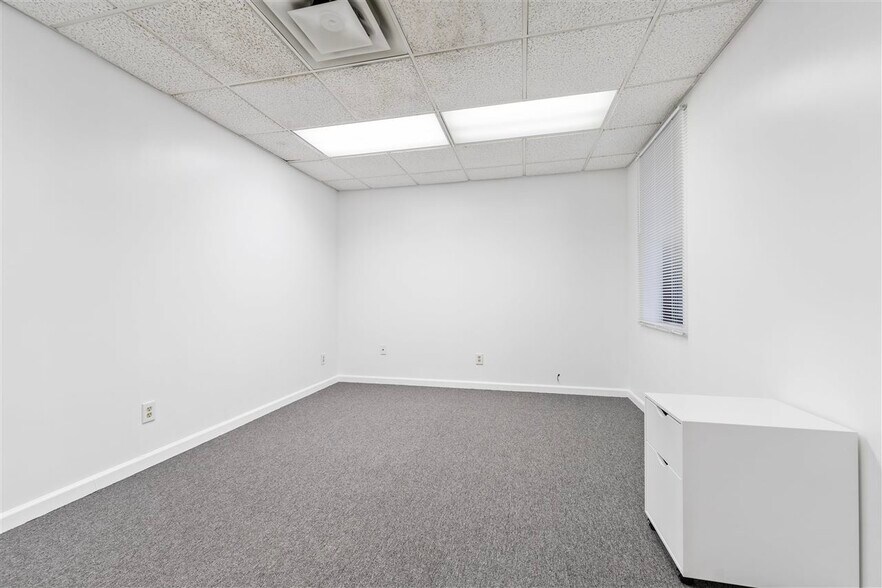 More Photos Of 616 NW 1st St, Richmond Industrial For Sale