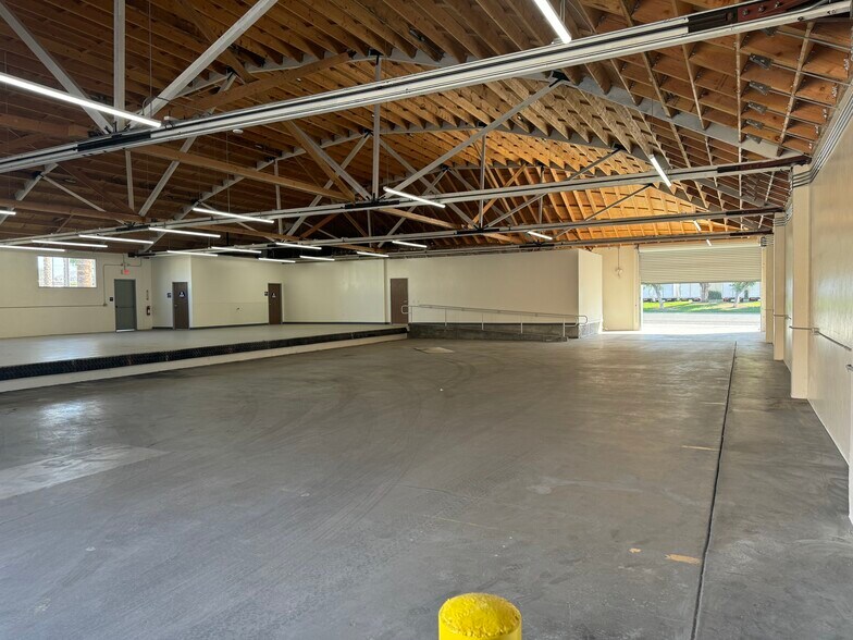 More Photos Of 1781 3rd St, Riverside Warehouse For Lease