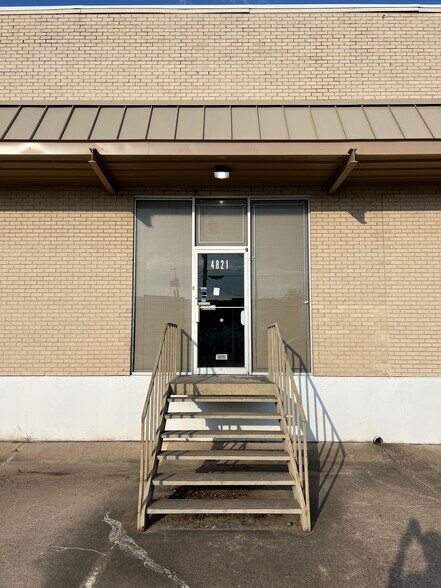 More Photos Of 4821 Top Line Dr, Dallas Warehouse For Lease