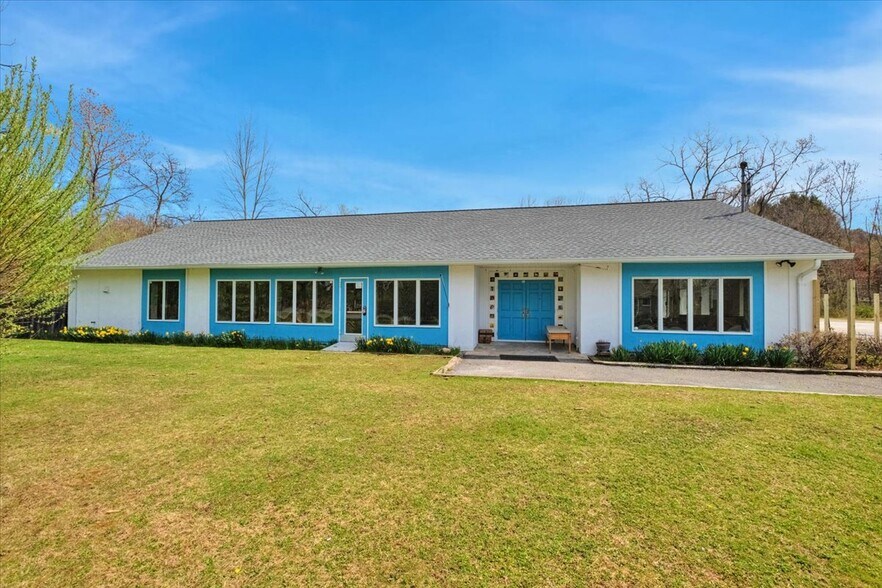 More Photos Of 4 Glenna Dr, Carmel Specialty For Sale