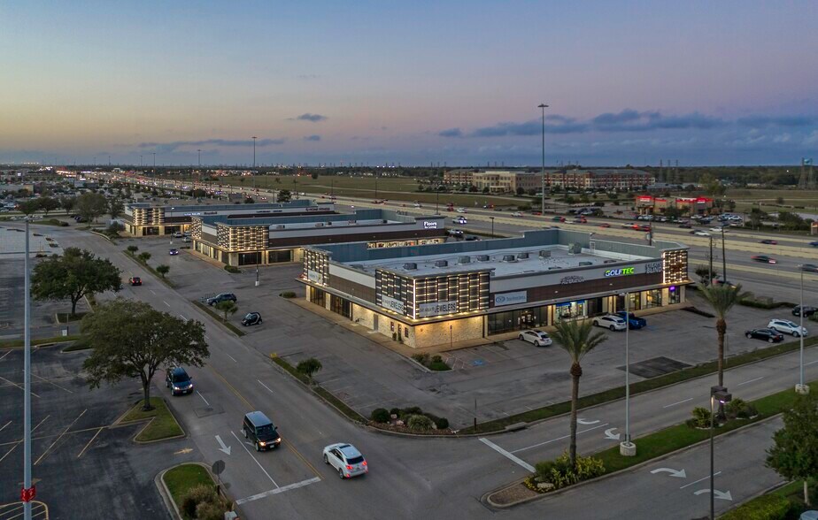 More Photos Of 19010-19074 Gulf Fwy, Friendswood Unknown For Lease