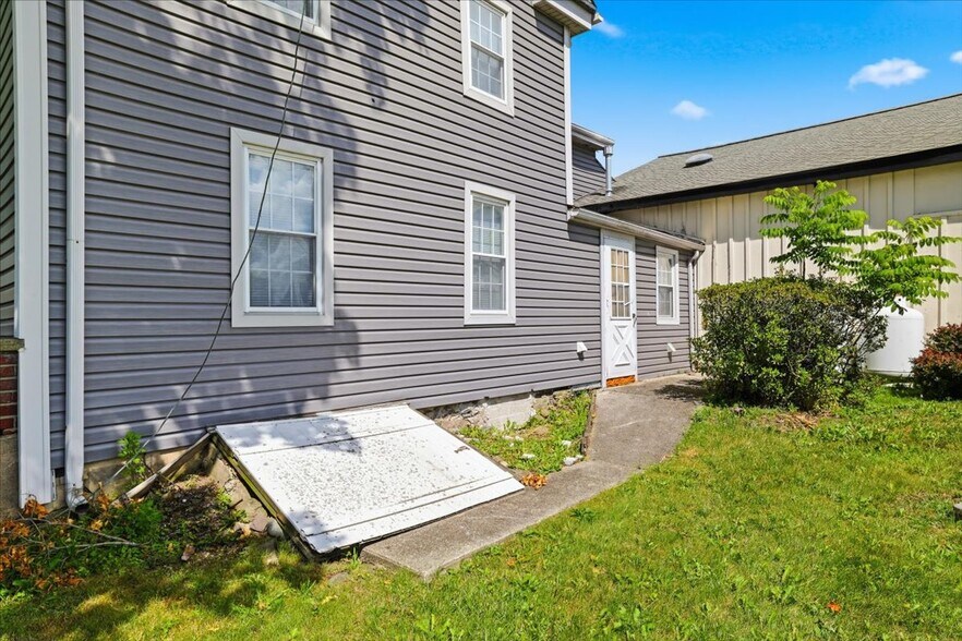 More Photos Of 1105 Scott St, Brodheadsville Freestanding For Sale