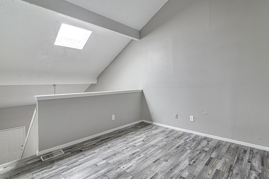 More Photos Of 711 Grand Ct, Arlington Apartments For Sale