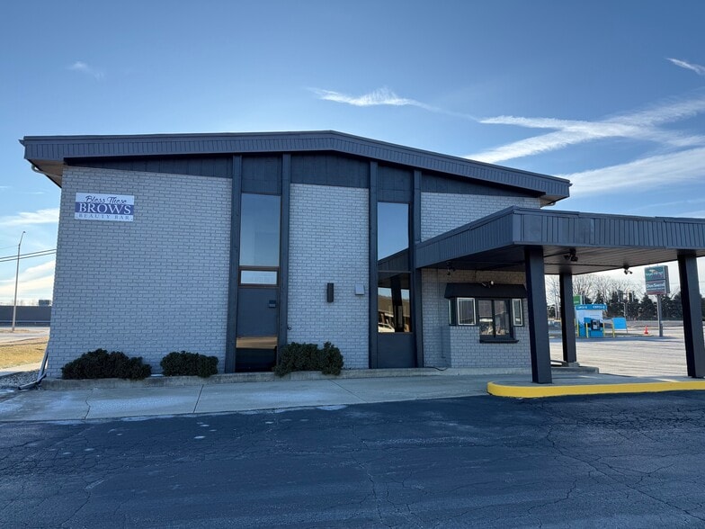 More Photos Of 1212 Towanda Ave, Bloomington Storefront Retail Office For Lease