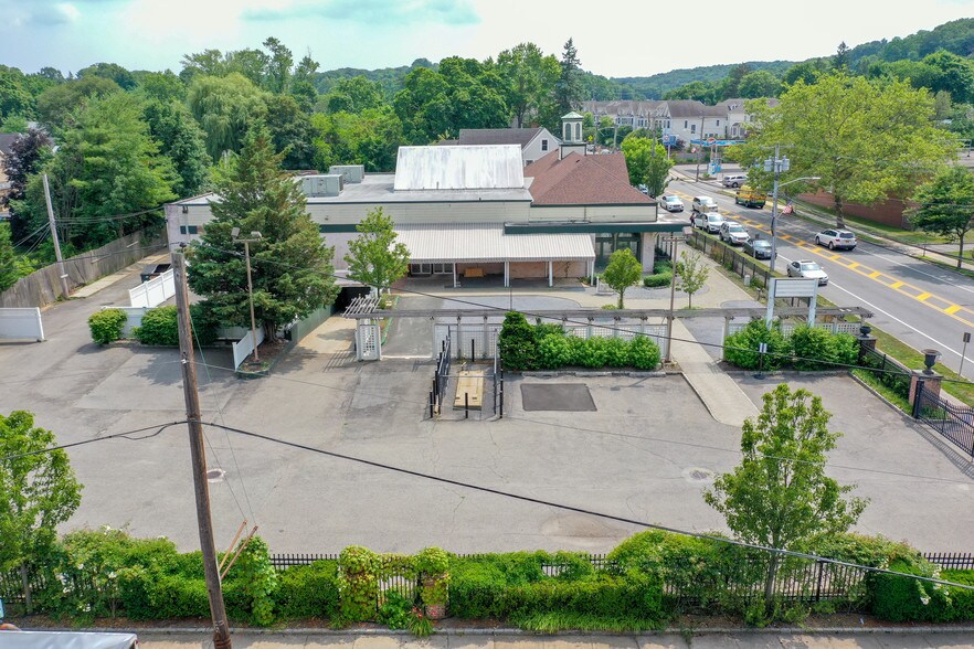 More Photos Of 221 South St, Oyster Bay Freestanding For Lease