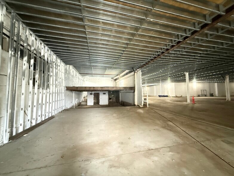 More Photos Of 71 White St, Brooklyn Warehouse For Lease