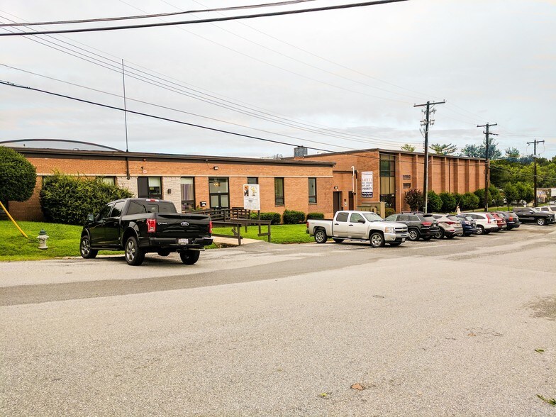 More Photos Of 110-120 W Hampton Ave, Capitol Heights Flex For Lease