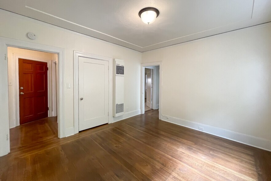 More Photos Of 1000 E 33rd St, Oakland Apartments For Sale