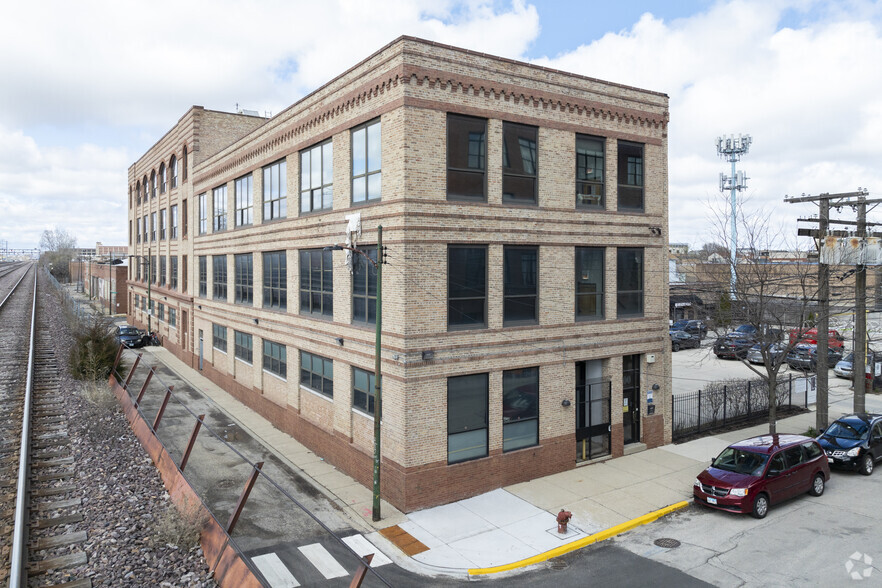 Primary Photo Of 1900 W Kinzie St, Chicago Light Distribution For Sale