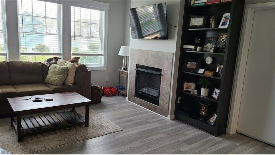 More Photos Of 9650 Shore Dr, Norfolk Veterinarian Kennel For Sale