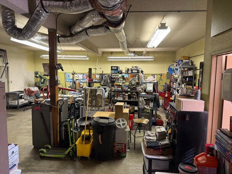 More Photos Of 950 Western Knolls Ave, Beaumont Industrial For Sale