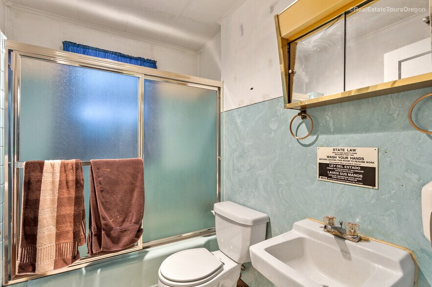 More Photos Of 3007 NE 181st Ave, Portland Freestanding For Sale