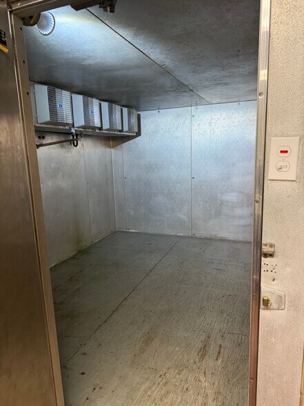 More Photos Of 1332 Lower Broadway, Schenectady Restaurant For Lease