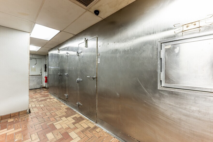 More Photos Of 130 Interstate 45 N, Huntsville General Retail For Sale