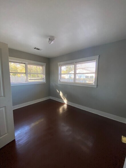 More Photos Of 1617 Ashley River Rd, Charleston Freestanding For Lease