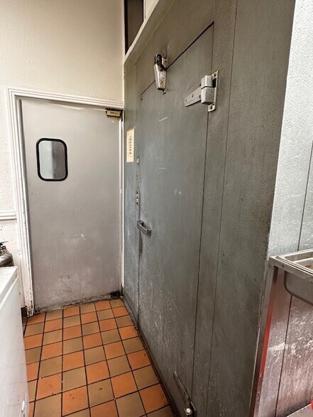 More Photos Of 6820 Spring Mountain Rd, Las Vegas General Retail For Lease