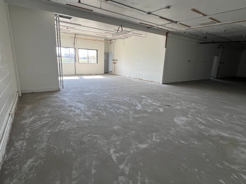 More Photos Of 911 W C St, Wilmington Warehouse For Lease