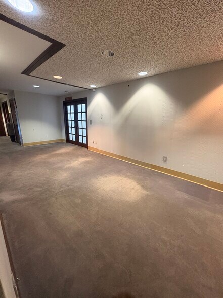 More Photos Of 1130 Vester Ave, Springfield Medical For Lease