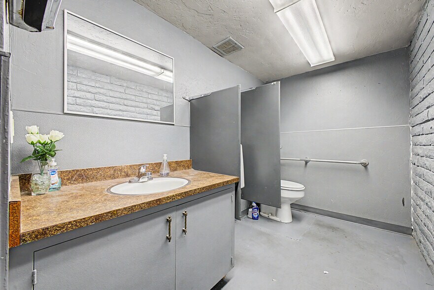 More Photos Of 4614 N 7th St, Phoenix Loft Creative Space For Lease