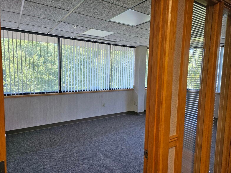 More Photos Of 30 Massachusetts Ave, North Andover Office For Lease