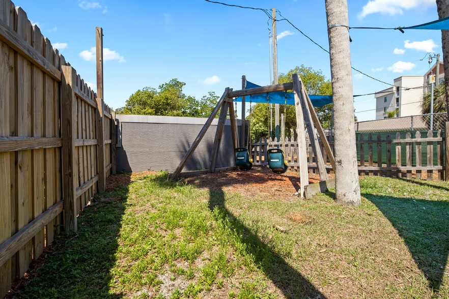More Photos Of 1535 N Cogswell St, Rockledge Warehouse For Lease