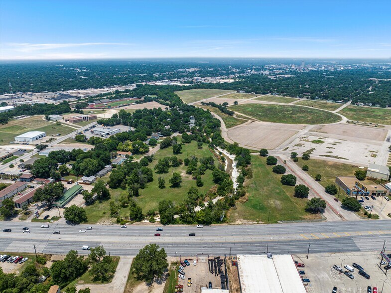 More Photos Of 910 S Valley Mills Dr, Waco Land For Sale